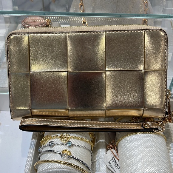 Michael Kors Large Metallic Smartphone Wristlet Wallet 
Pale Gold 
NWT - Picture 5 of 16